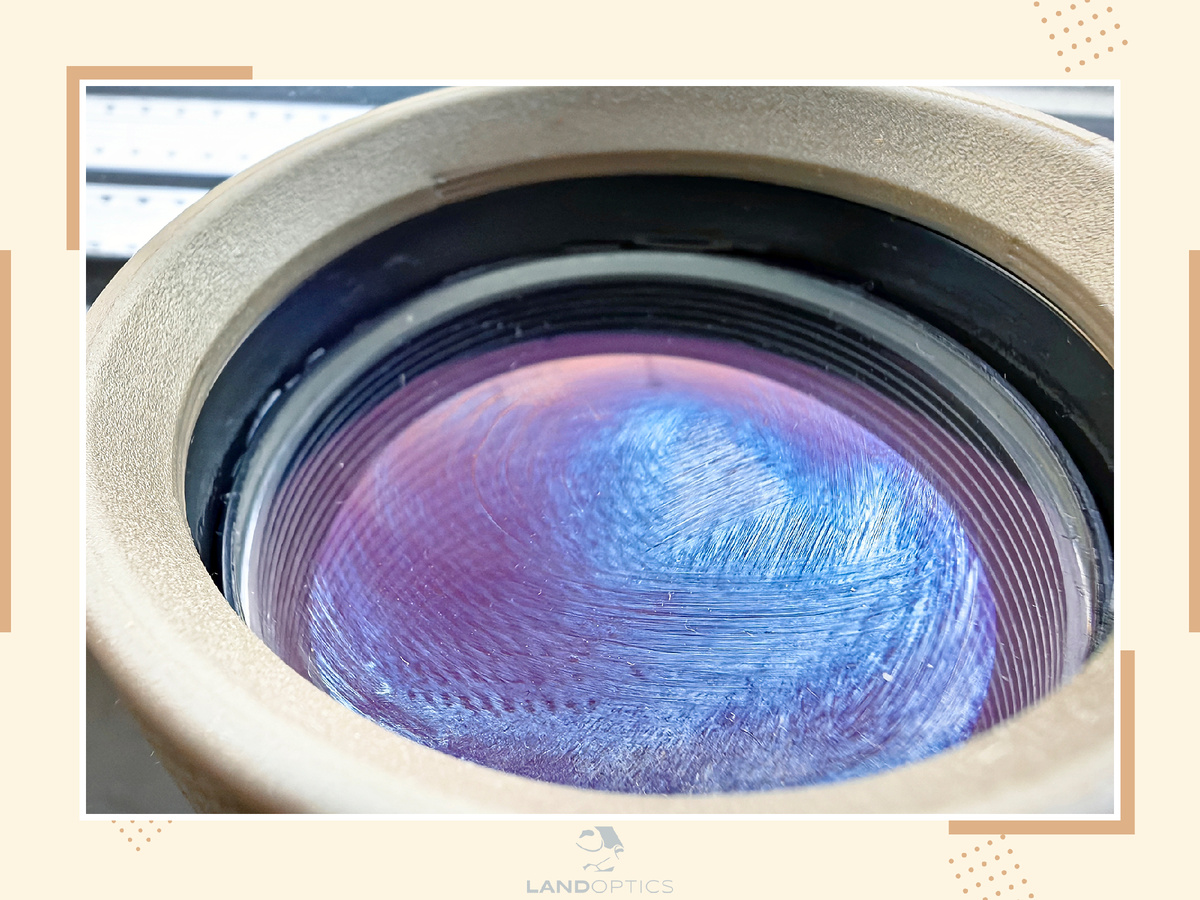 пример поврежденного просветляющего покрытия (фото: ch-antogi.ru)