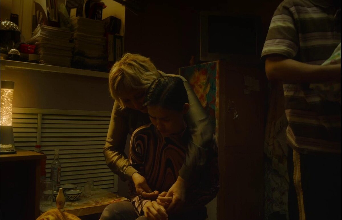 Сначала она уничтожает людей, а потом жалеет их.