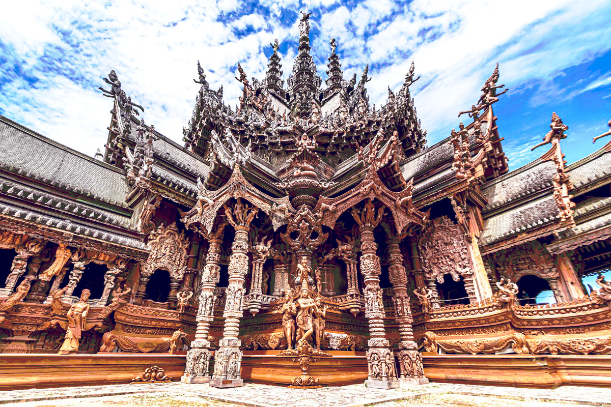 Храм Истины на отшибе северного района города Паттайи