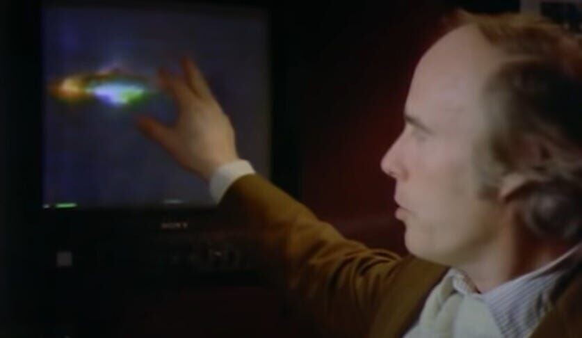 Доктор Брюс Маккаби анализирует НЛО с видео « Хранителя ».