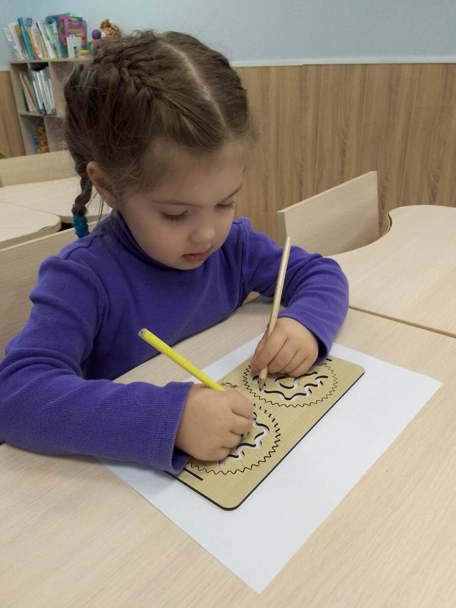 "Спирограф для двух рук."