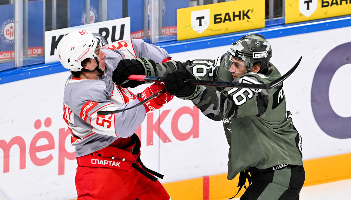 Сергей Плотников (справа) / Фото: ХК СКА