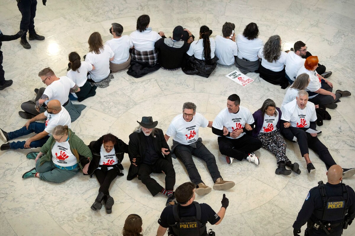     / Источник: © Mark Schiefelbein/AP/TASS