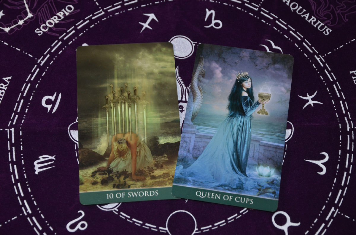 Расклад на Таро без вариантов: "Желает, но молчит. Или это только игра воображения?"