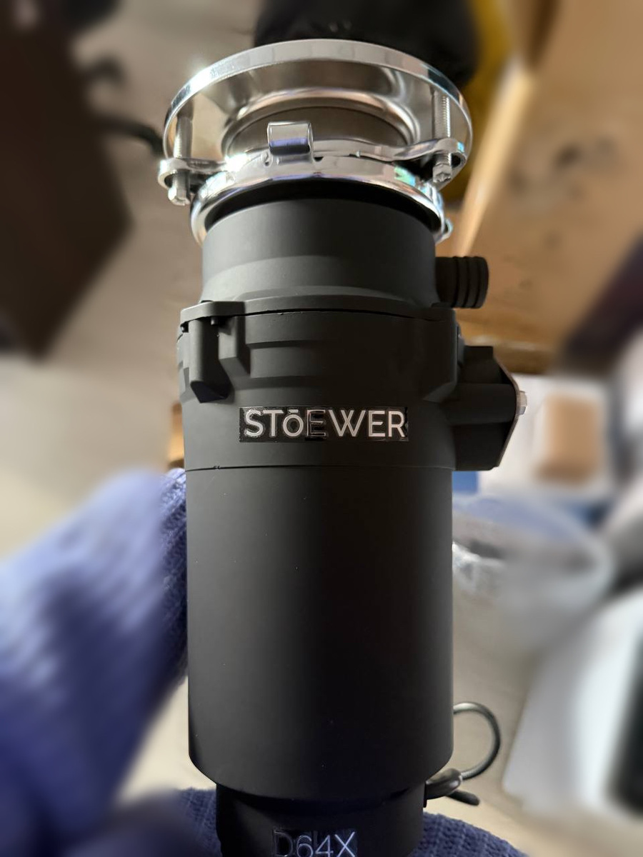 Модель D64X в руке