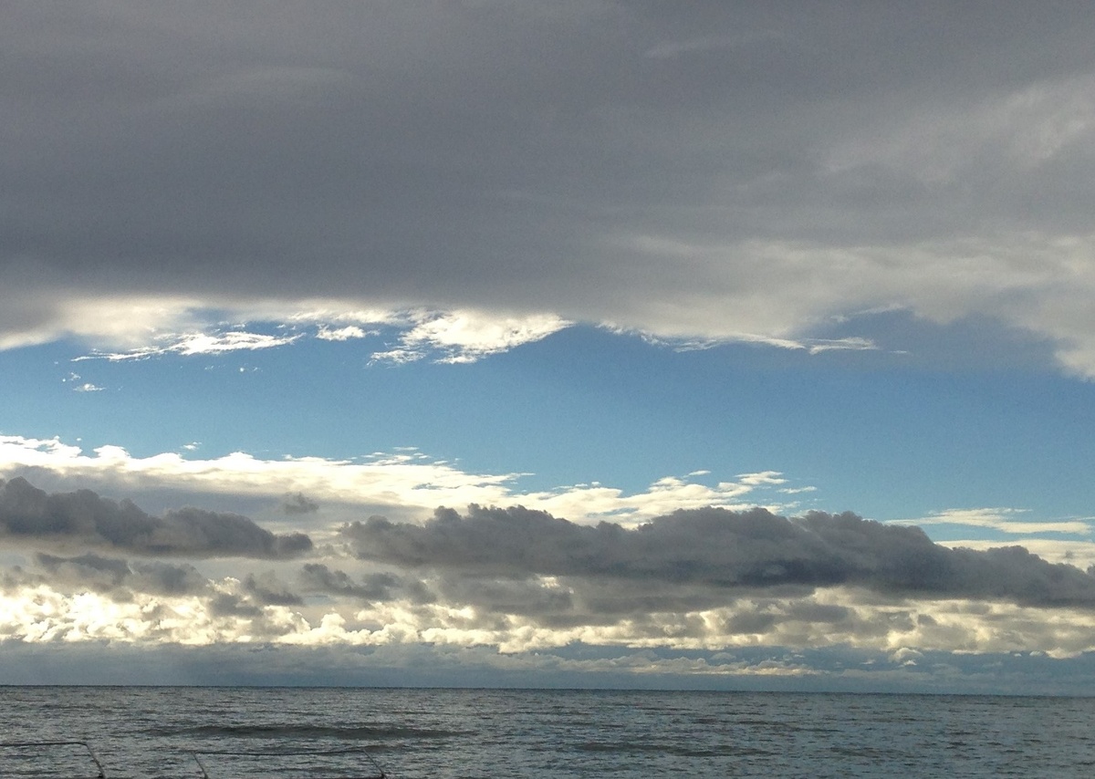 Из пучины морской, из-за грозных и мрачных туч выходит... новая реальность.