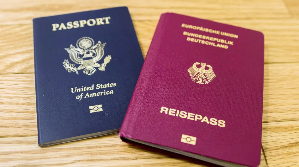 Немецкий и американский паспорт: «Второй паспорт может спасти жизнь» © 7aktuell / IMAGO