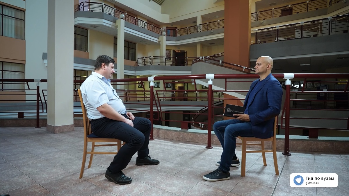 Интервью в Санкт-Петербургском национально-исследовательскоом академическом университете имени Ж. И. Алфёрова Российской академии наук (СПбАУ РАН): слева – зав. кафедры высшей математики и физики, д.ф.-м.н., Полозков Роман Григорьевич, справа – главный редактор СМИ «Гид по вузам», к.п.н., Роман Гетц.