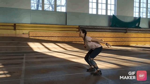 Подача после прыжка в длину.