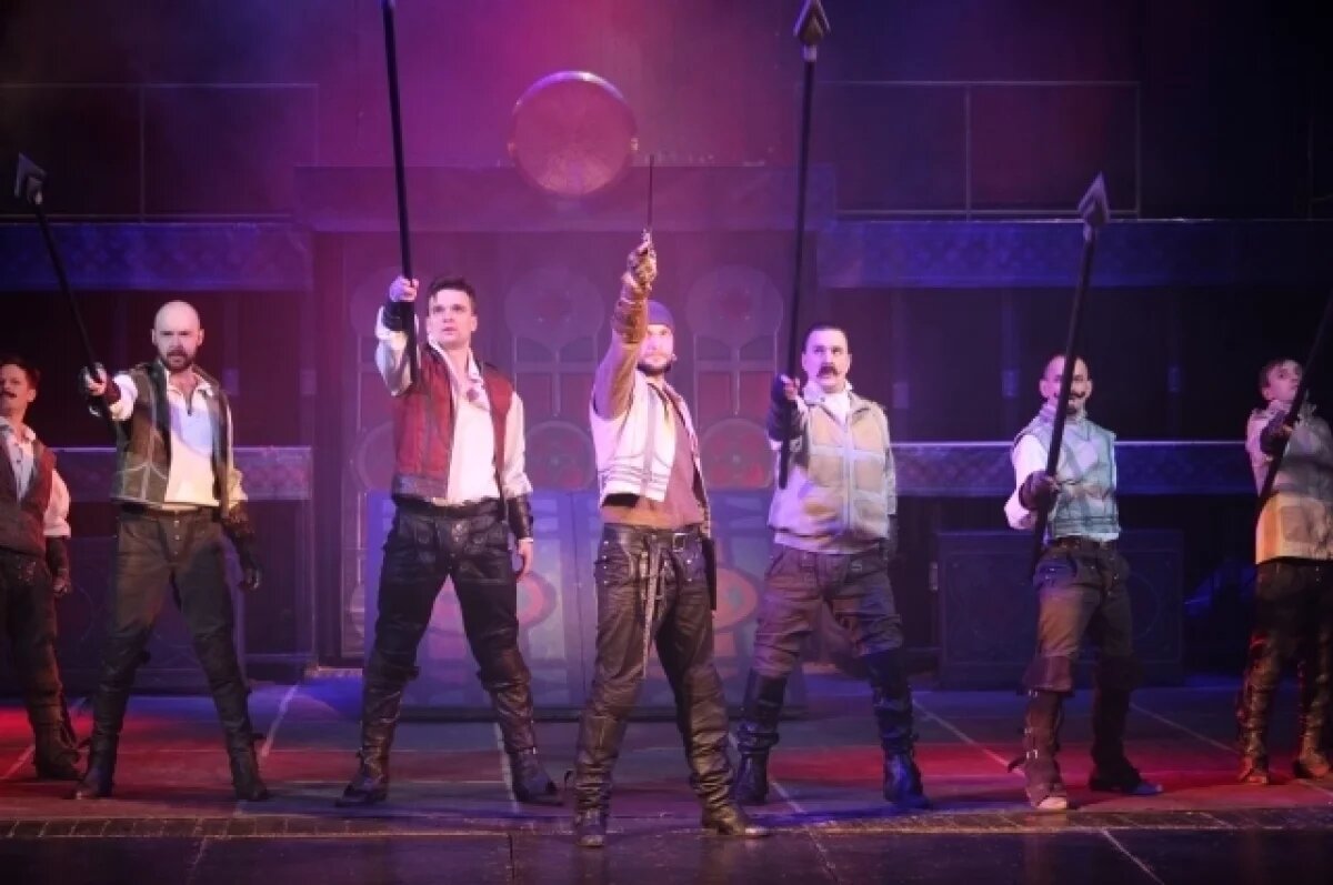    В Донбассе прошла премьера по режиссерской партитуре Безрукова