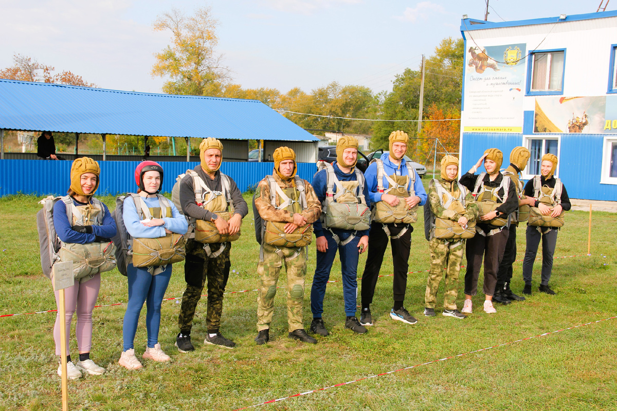 Первый самостоятельный прыжок с парашютом на аэродроме Бобровка.