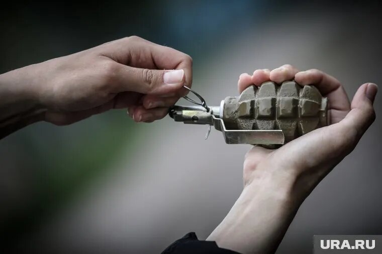 К зданию самарского правительства бросили, предположительно, гранату. Фото: Алексей_Гайнов © URA.RU