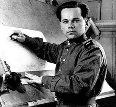 Молодой Калашников за работой. Фото: Министерство обороны Российской Федерации, encyclopedia.mil.ru