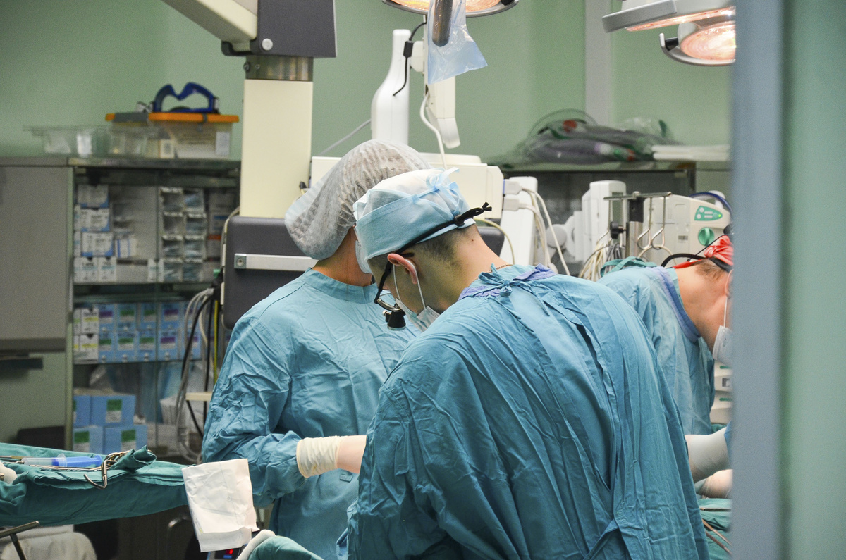 Врачи быстро провели операцию.  Фото: Фото: ФедералПресс / Дмитрий Шевалдин