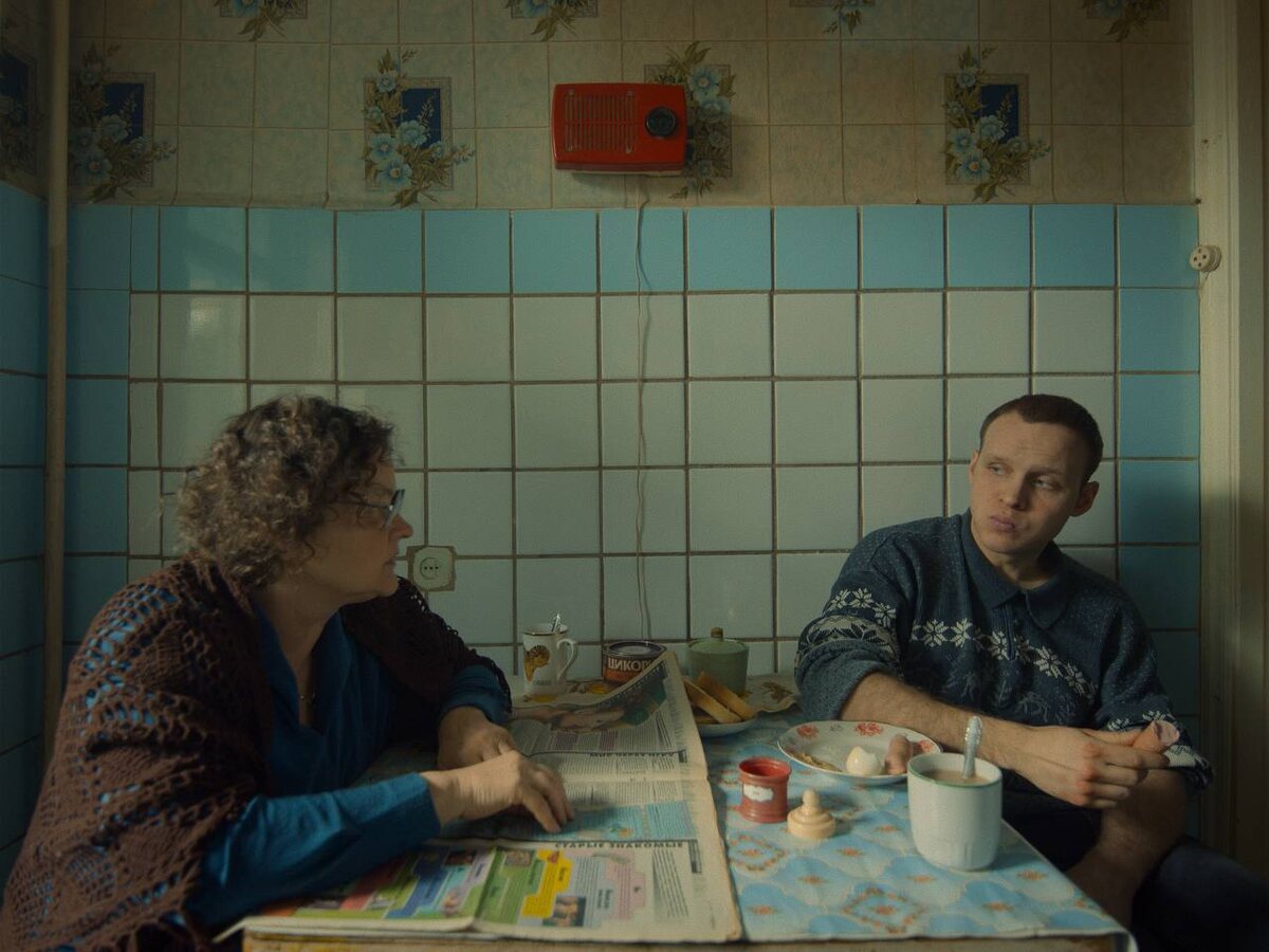 Ольга Лапшина и Данил Стеклов. Кадр из сериала "Аутсорс".