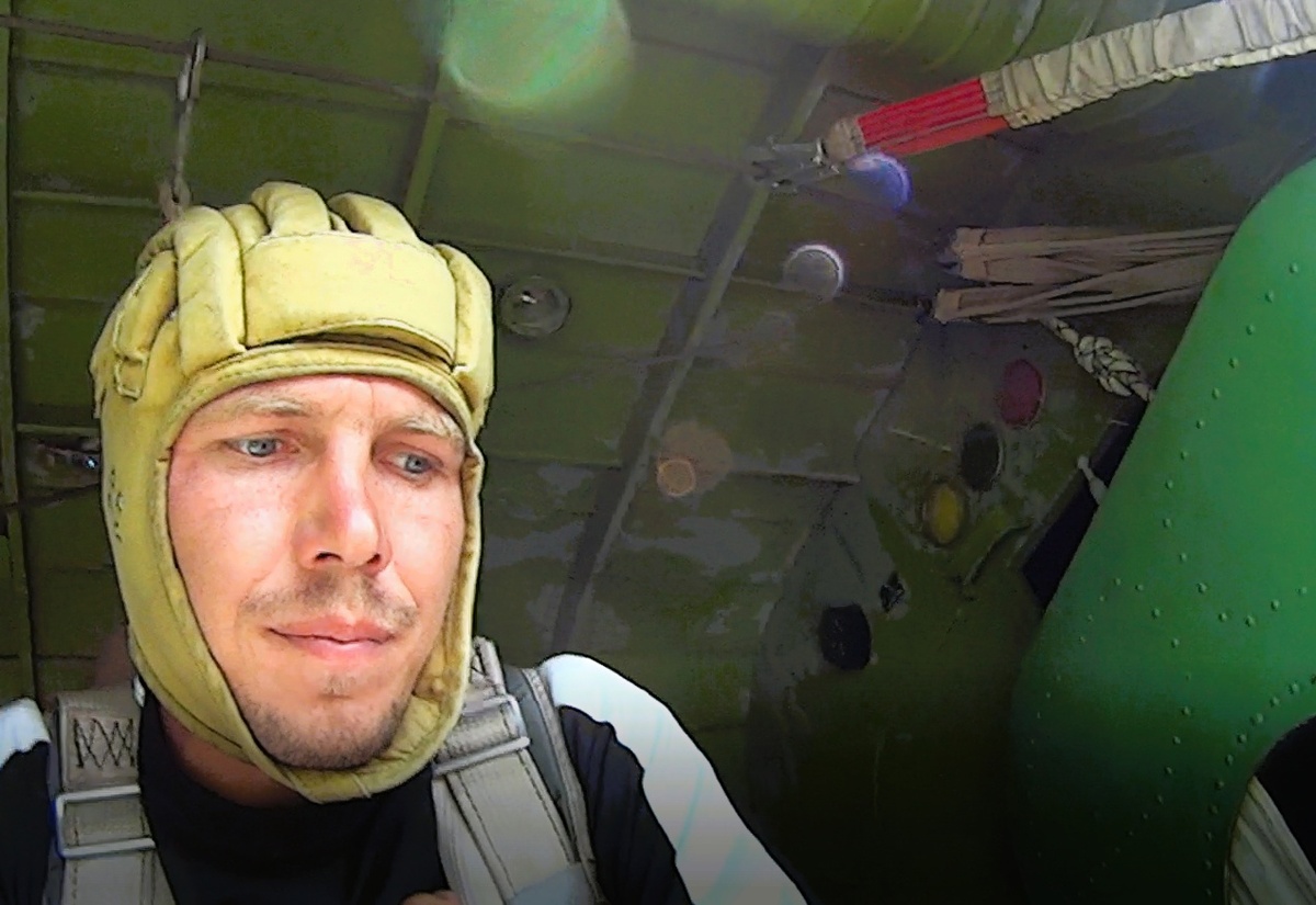 Первый прыжок с парашютом на аэродроме Бобровка