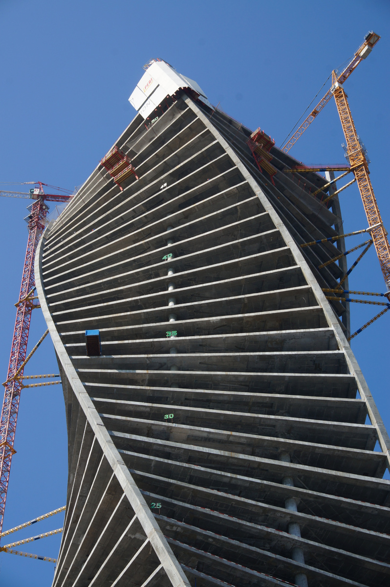 Верхняя часть здания Эвалюция