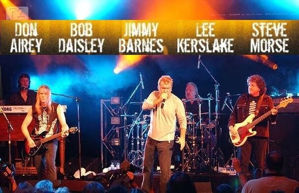 Музыканты Living Loud на сцене