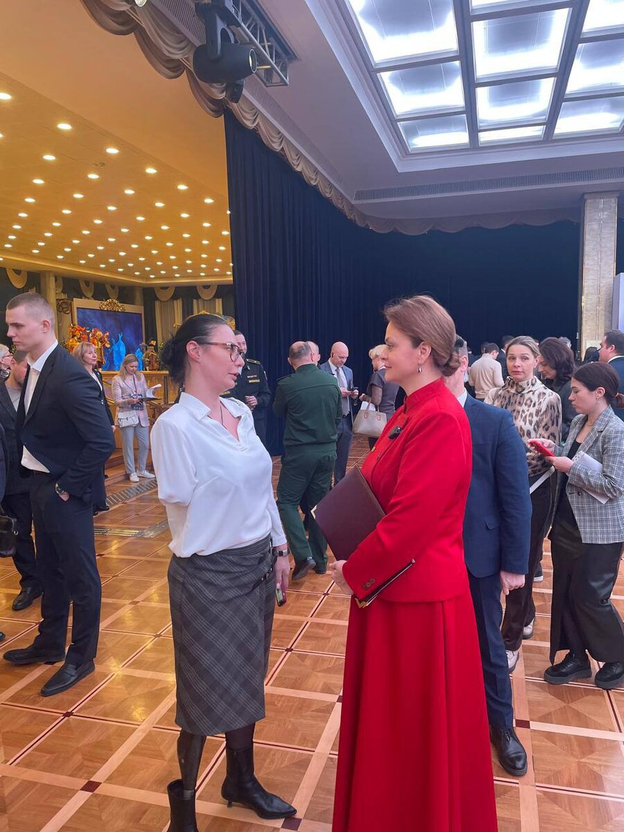 Председатель ВОИ «Опора» (слева) и председатель Госфонда «Защитники Отечества» Анна Цивилева (справа)