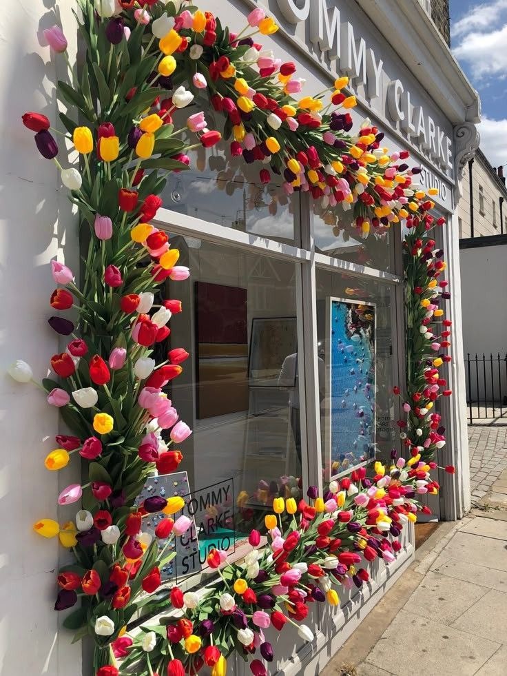 Вариант декора витрины (взято из сети Интернет)