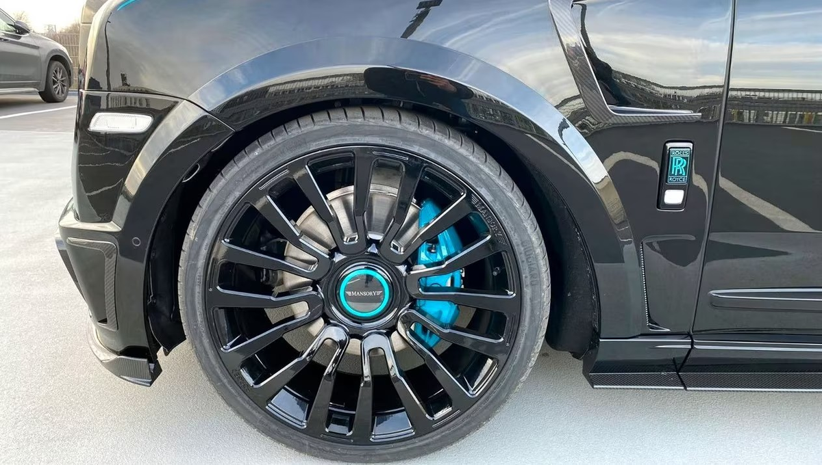 Индивидуализацию люксусных моделей выполняют при оформлении заказа у производителя или через специализированные тюнинг-ателье, такие как Mansory