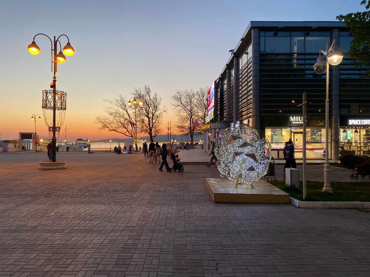 Набережная Геленджика на закате... Фото автора