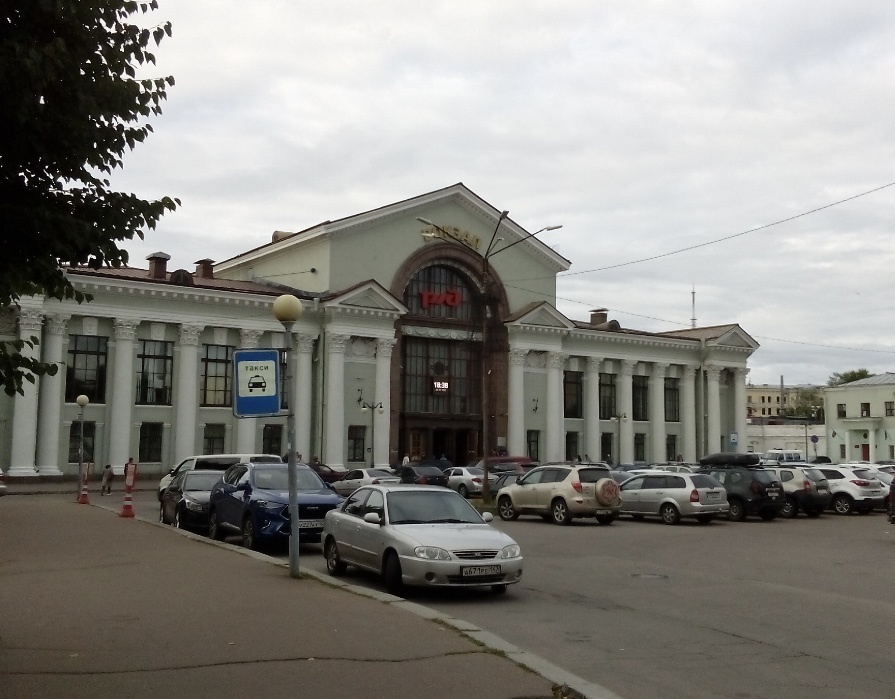 Вокзал современный.