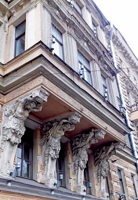 Кариатиды дома 77 на Невском /фото из личного архива, 2017/