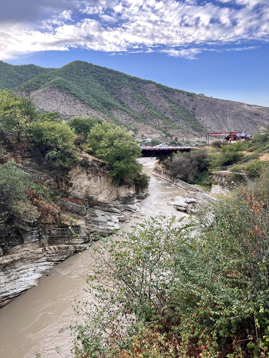 небольшой мостик в Маджалисе