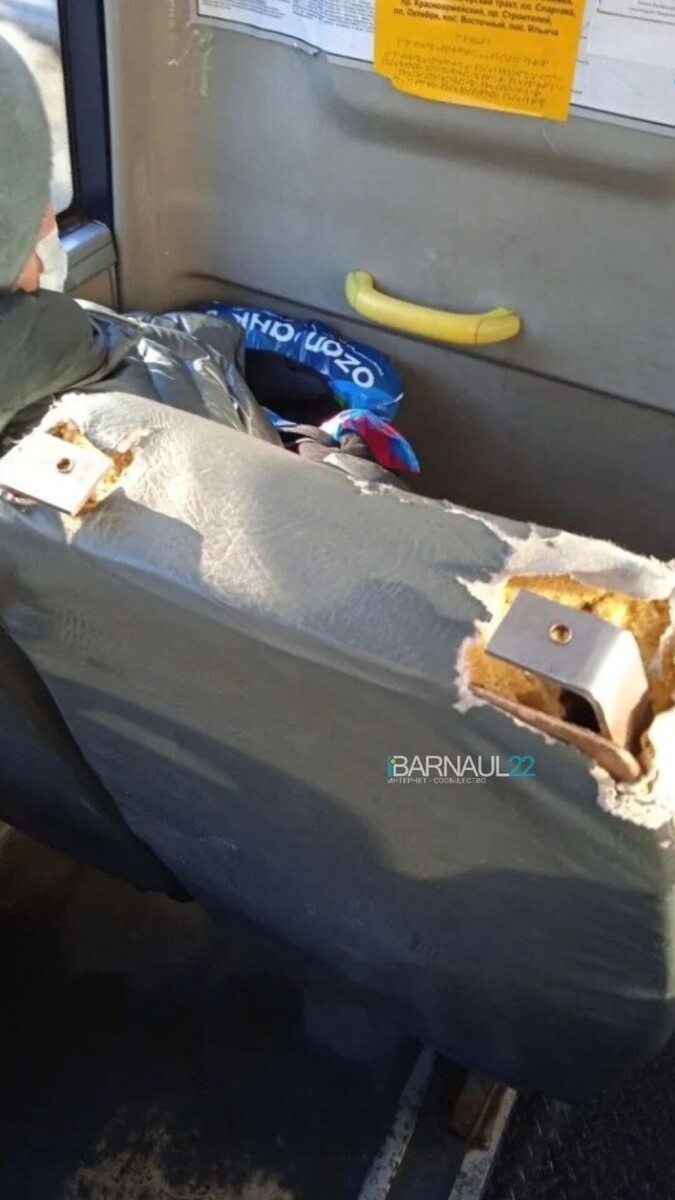    Сломанные сидения в автобусах Барнаула. Источник: "Barnaul 22"