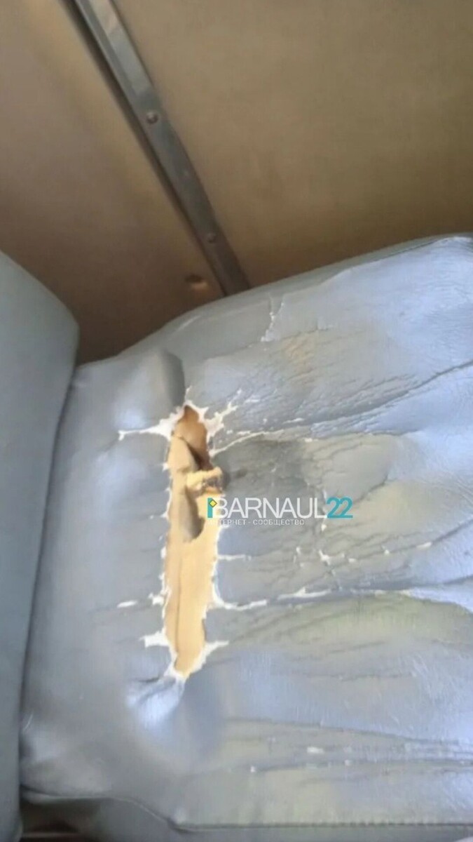    Сломанные сидения в автобусах Барнаула. Источник: "Barnaul 22"