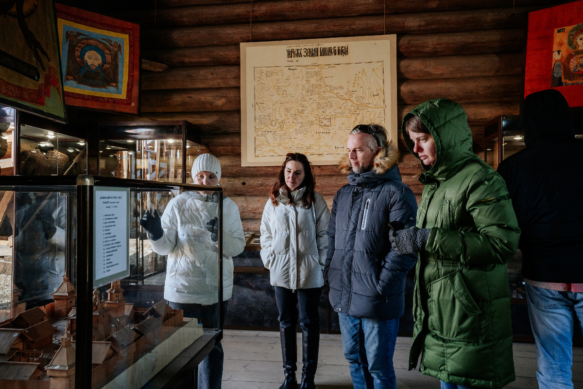 Нам посчастливилось изучить деревню вместе с гидом