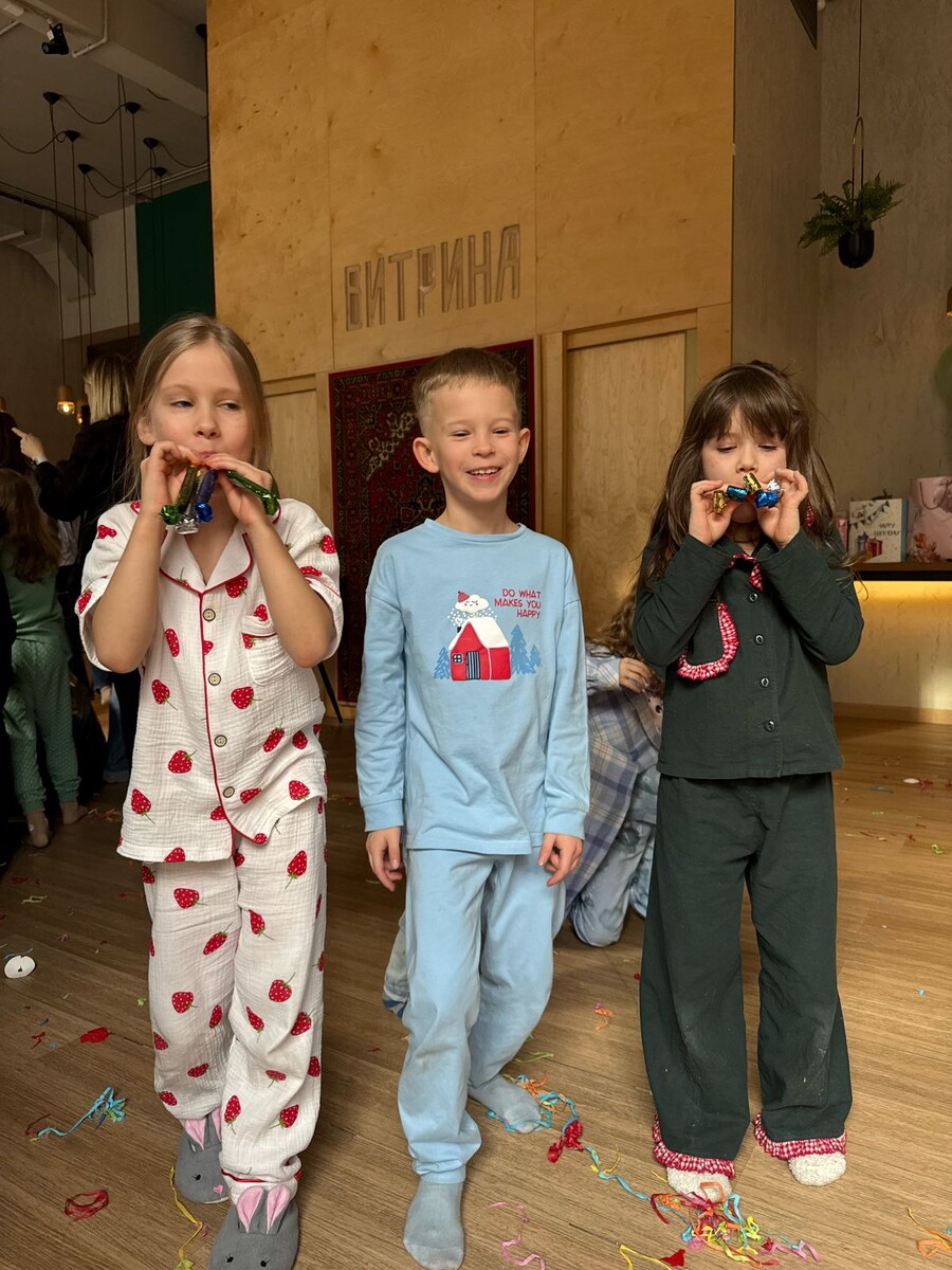 С именинницами