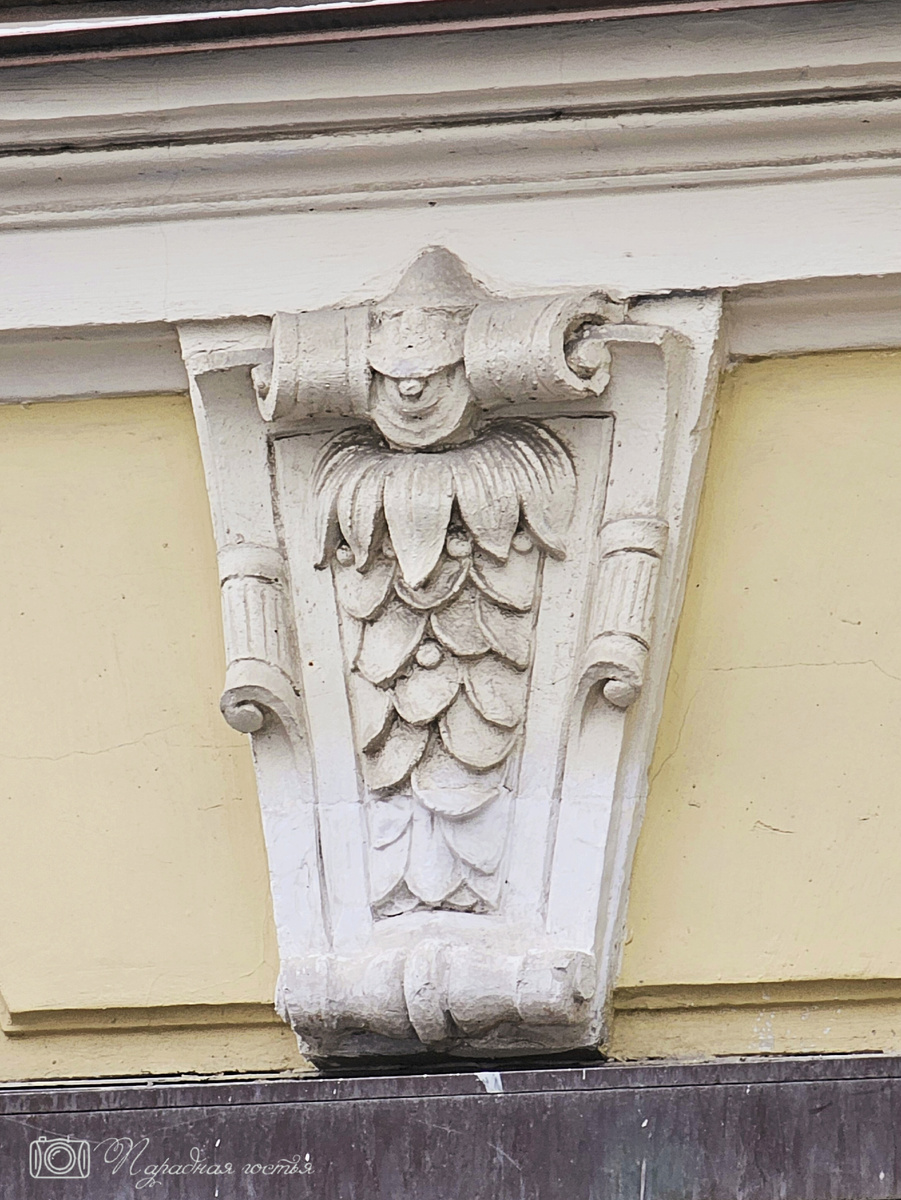 Фасад дома Щитова довольно скромен. Фото: Парадная гостья