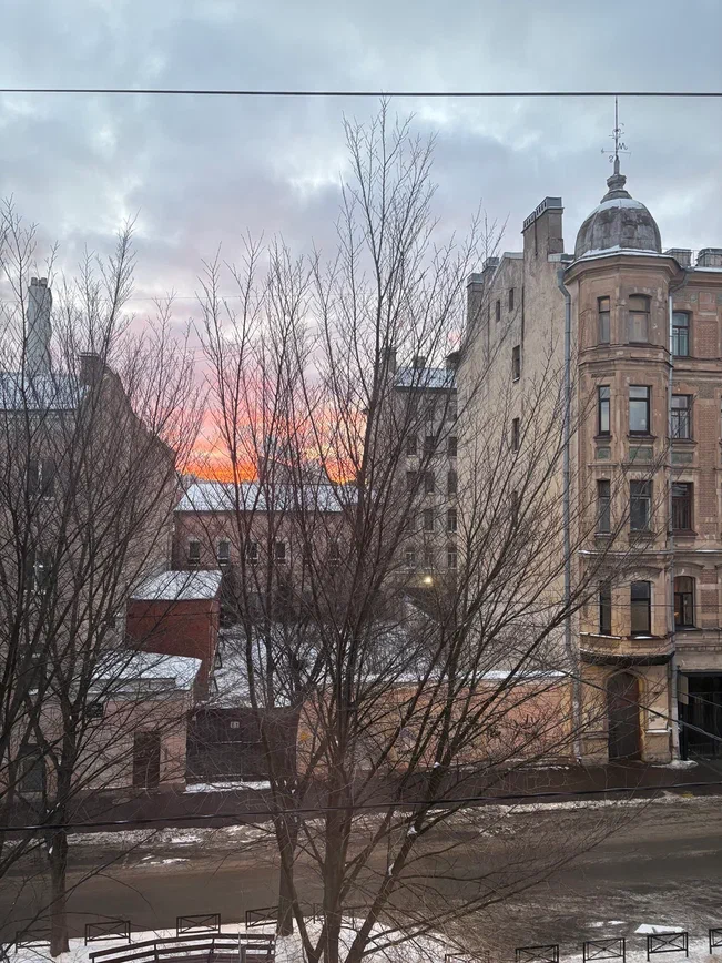 Рассвет из окна апартаментов