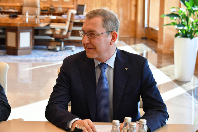    Александр Анащенко: «Не знаю ни одного губернатора, у которого голова не болела бы».   
Фото: rais.tatarstan.ru