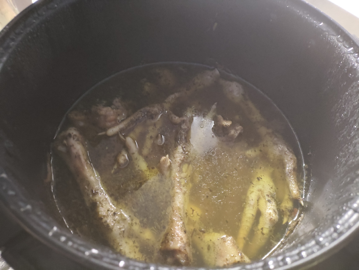 Готово. Добавила только соль, лаврушку и травы