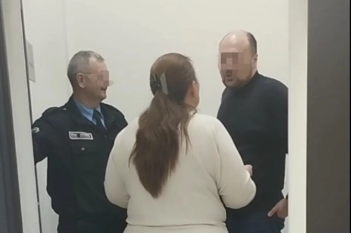    За несколько секунд до того, как противостояние перейдёт в физическую фазу (опять)