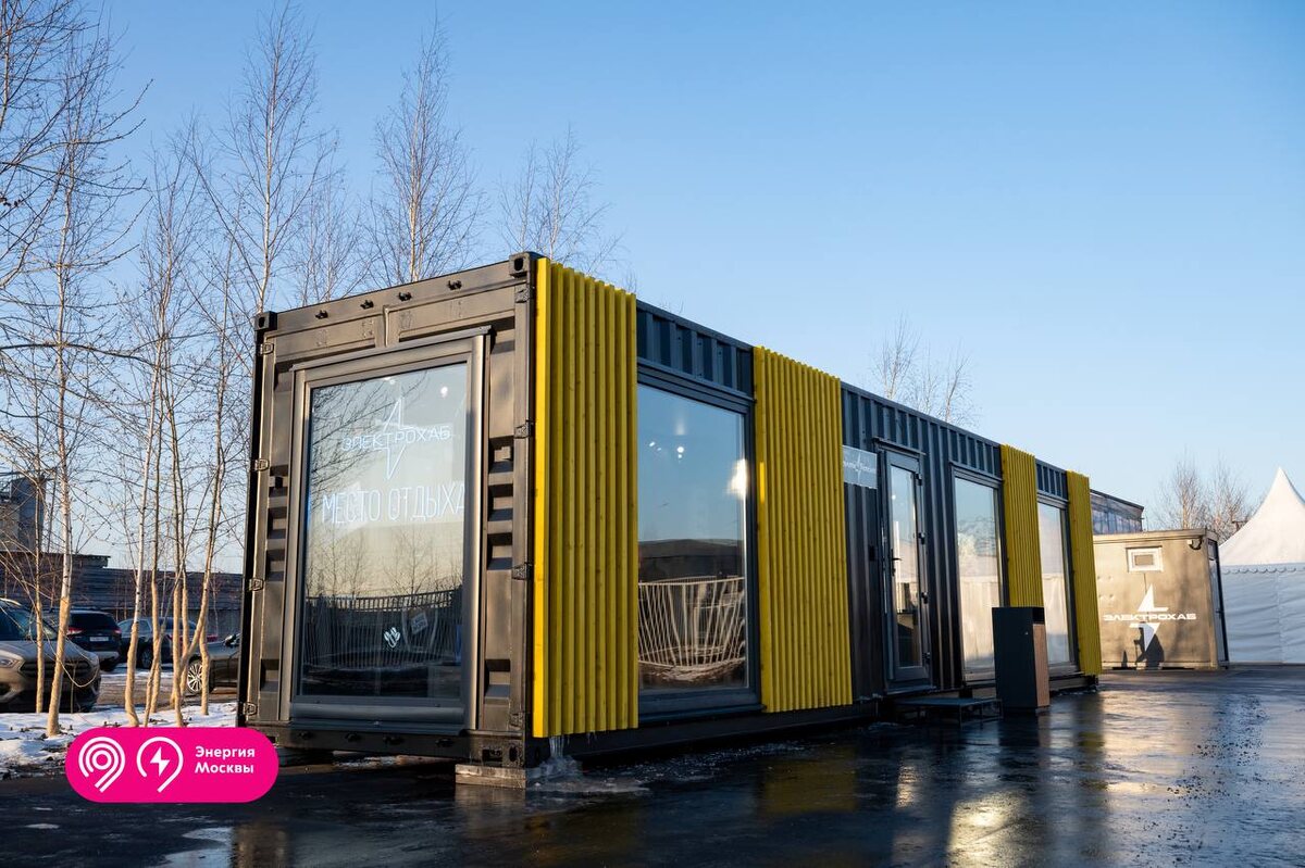 Есть комната отдыха со всеми удобствами.