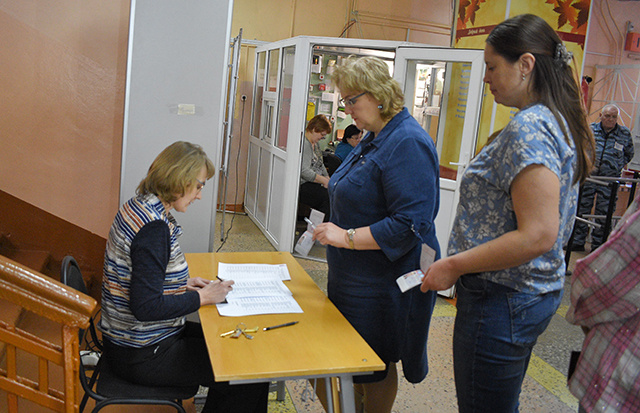 Все на ЕГЭ! Родители тверских выпускников сдают экзамены. Добровольно. В 9-й раз