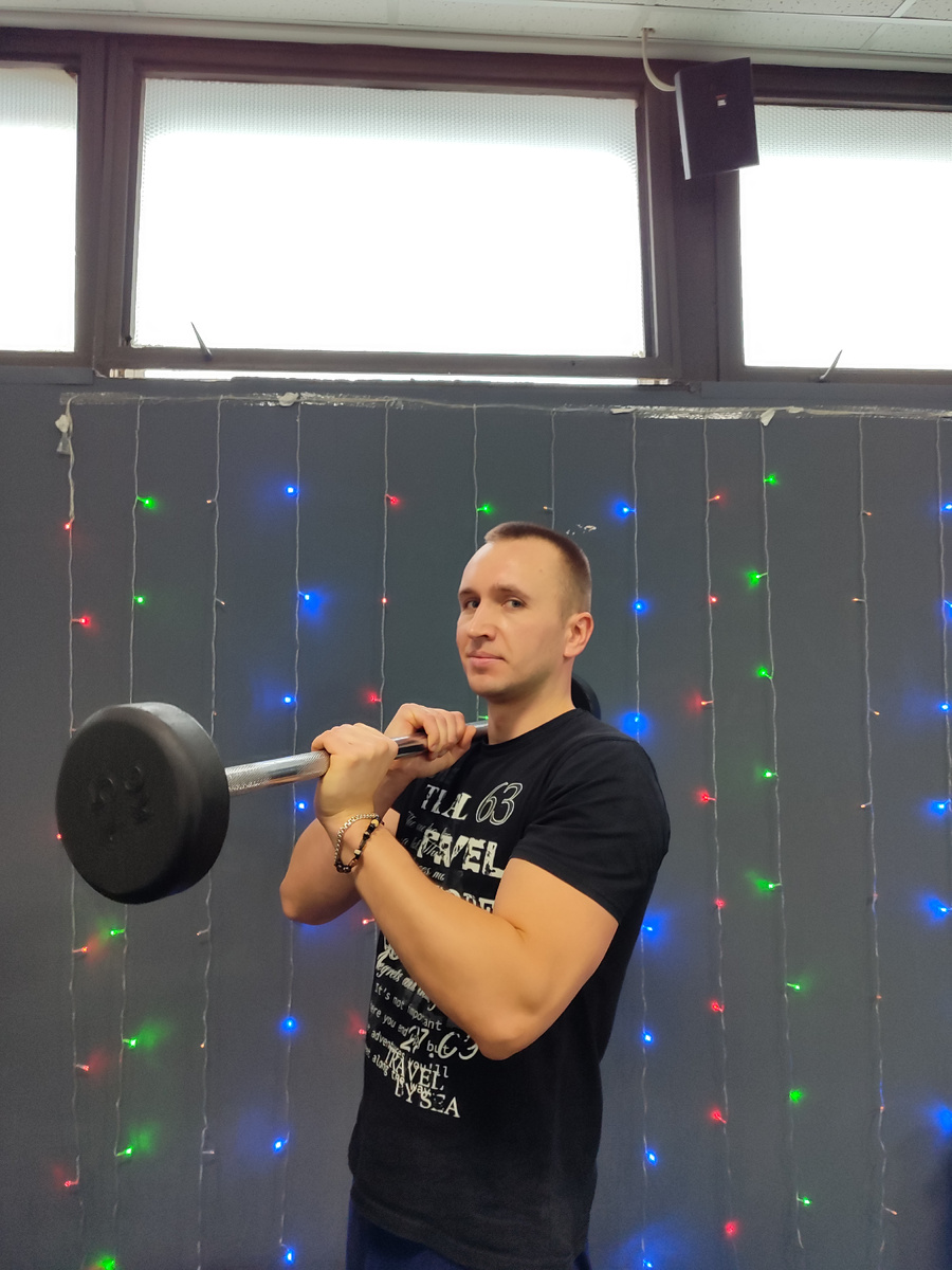 Возвращение в фитнес клуб. Спорт зал. Фитнес.