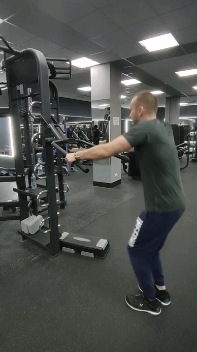 Отжимания на брусьях