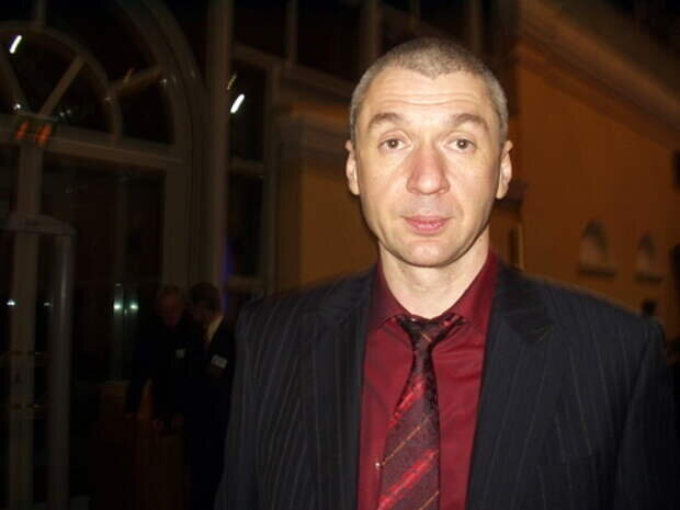 Писатель, драматург, ресторатор и просто чуткий ценитель прекрасного в жизни – Дмитрий Липскеров.
