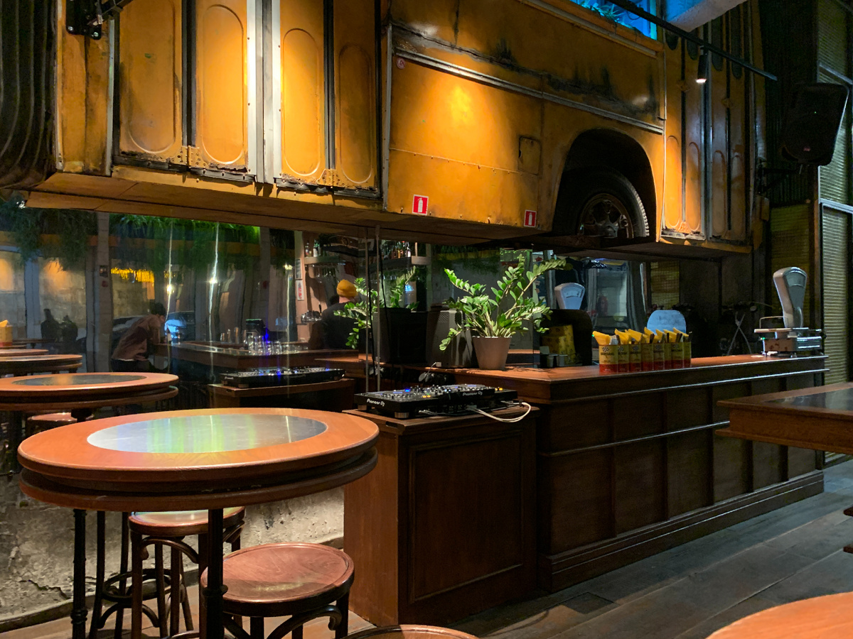 Интерьер бистро "Фальстарт"