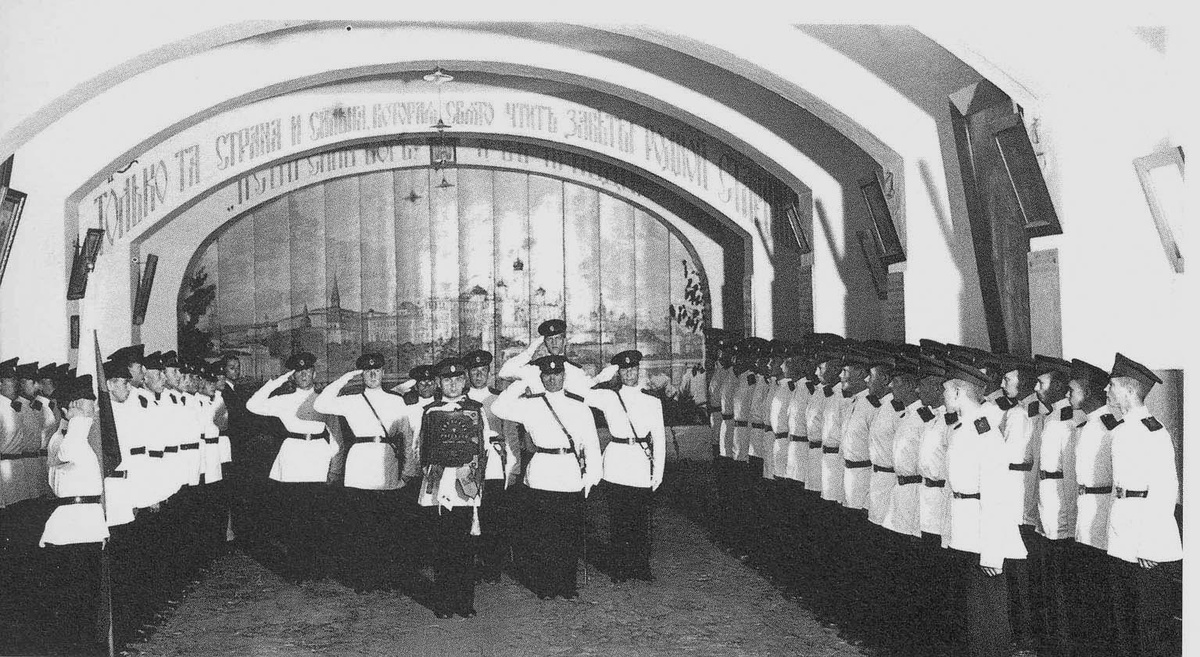 Вынос "Звериады" в Первом Русском кадетском корпус