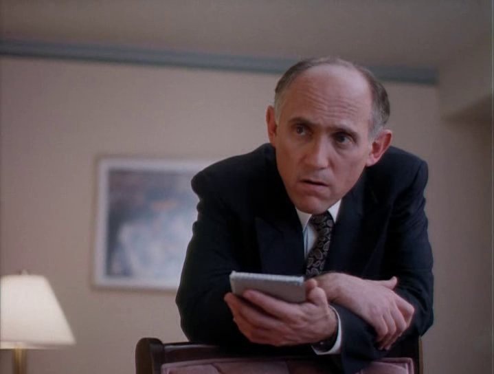 Пролистните изображение, чтобы увидеть следующий кадр из фильма «Теория автора» (1999)