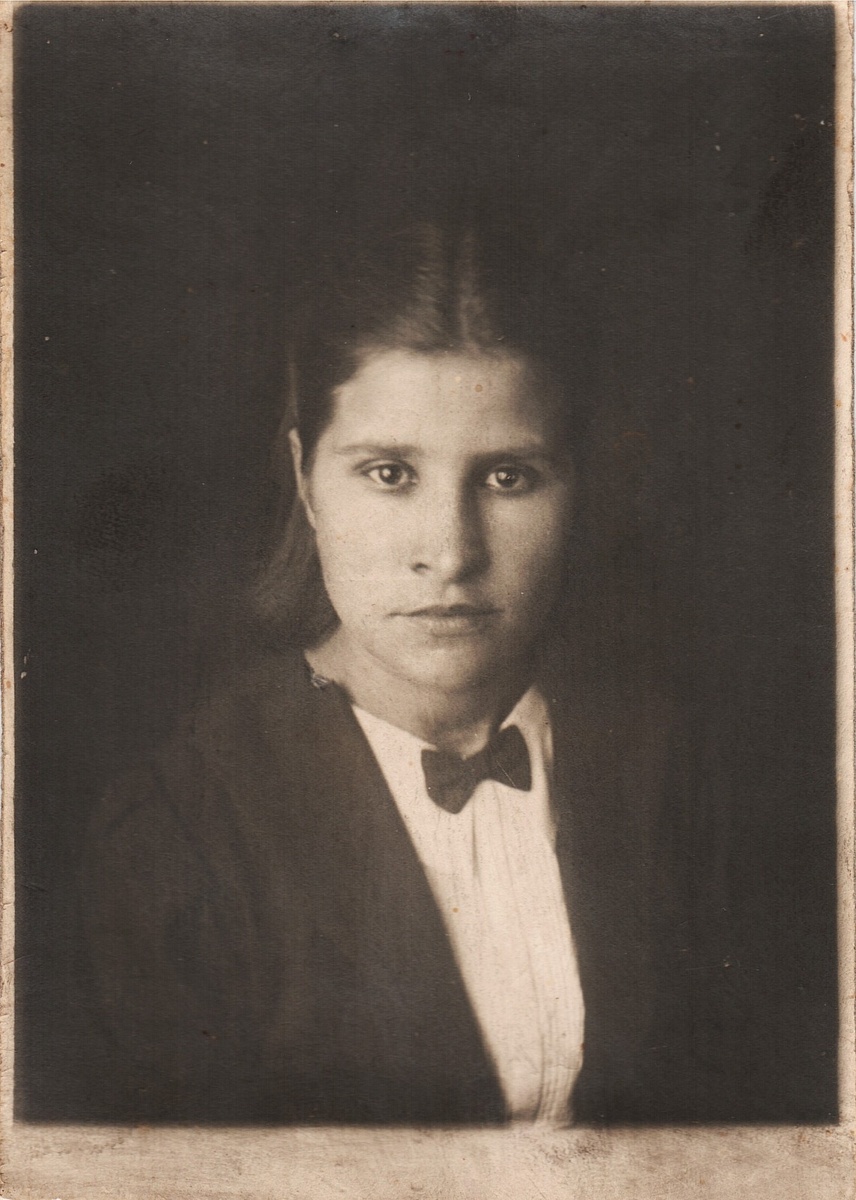 Неизвестная мне женщина, но хранится в семье Стародубовых-Трубниковых.