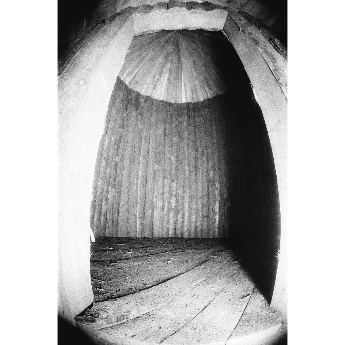    Художник Владимир Чернышев показал инсталляцию «Замок» (фото 1)