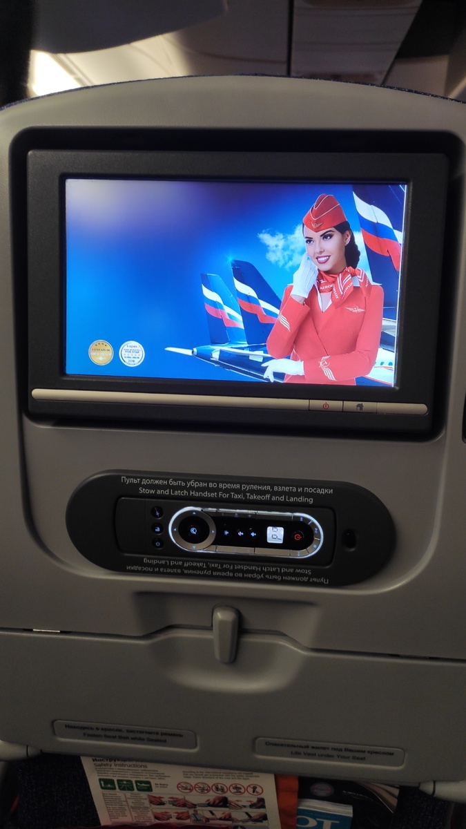 Современные самолеты снабжены мультимедийной системой для развлечений во время полёта. 