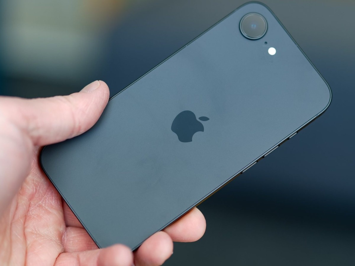    Блогеры провели первые тесты автономности и производительности iPhone 16e